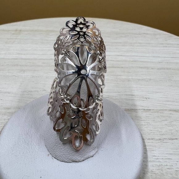 Hinged over-the-knuckle ring - Picture 2 of 5